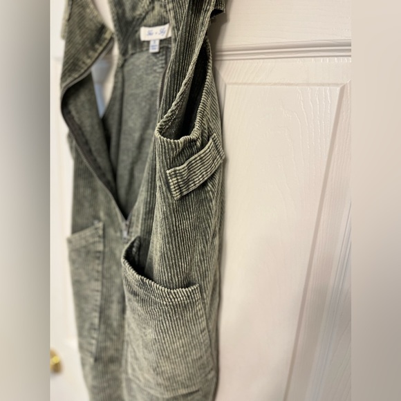 Olive green corduroy overall dress w/ pockets & front zipper; size small; new - Picture 5 of 6
